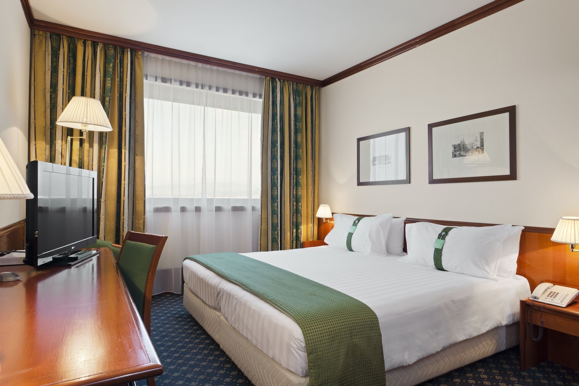 CLASSIC, TWIN BEDS