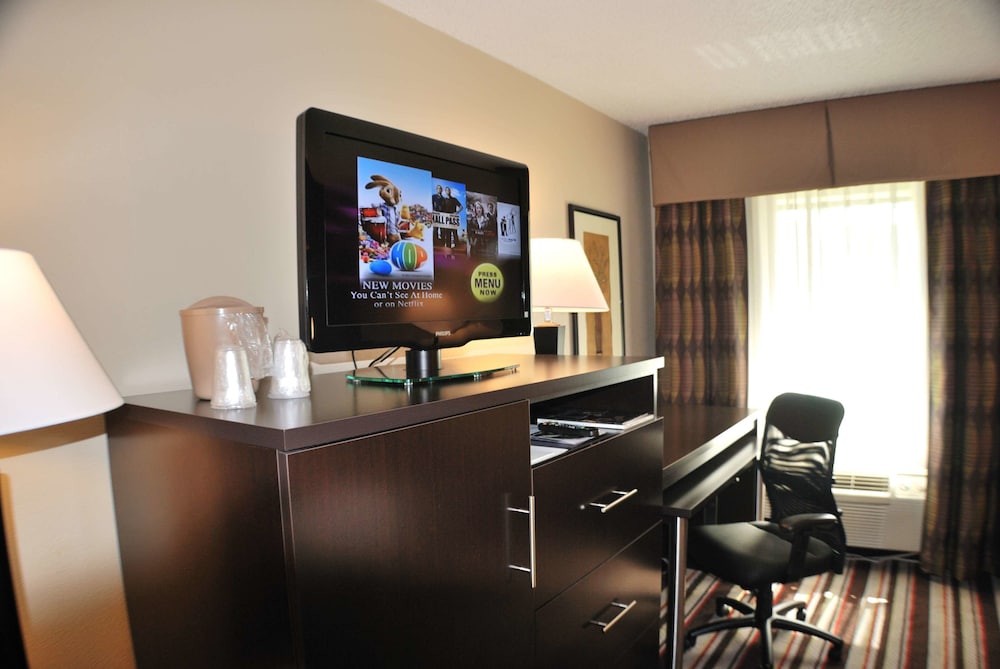 Holiday Inn Express Nashville W I40/Whitebridge Rd 44/47