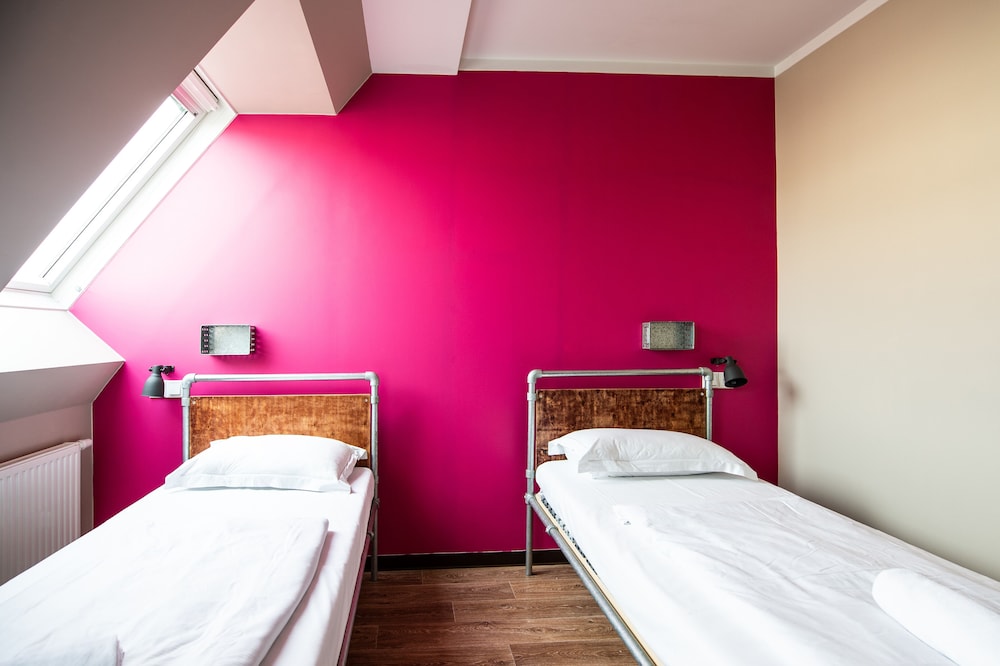 ROOM, TWIN BEDS, PRIVATE BATHROOM