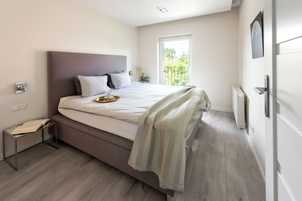 2 BEDROOMS, EXECUTIVE, SUITE