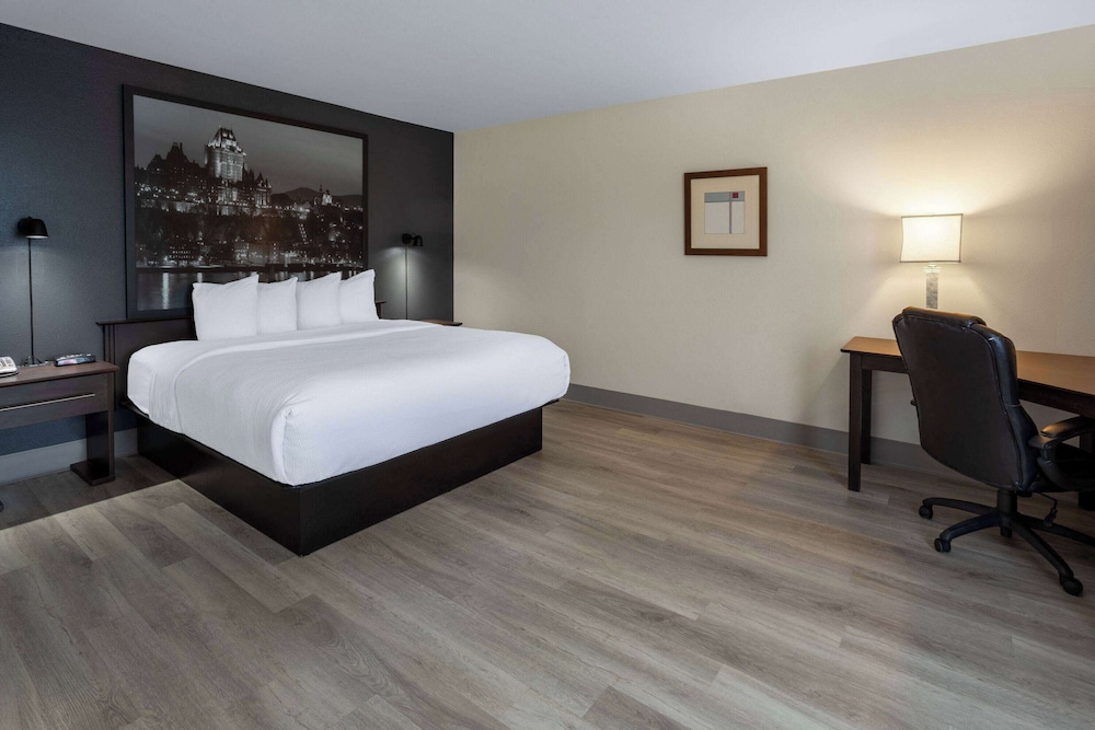 جناح بسرير كينج مع أريكة بجاكوزي، Super 8 By Wyndham Quebec City 8/10