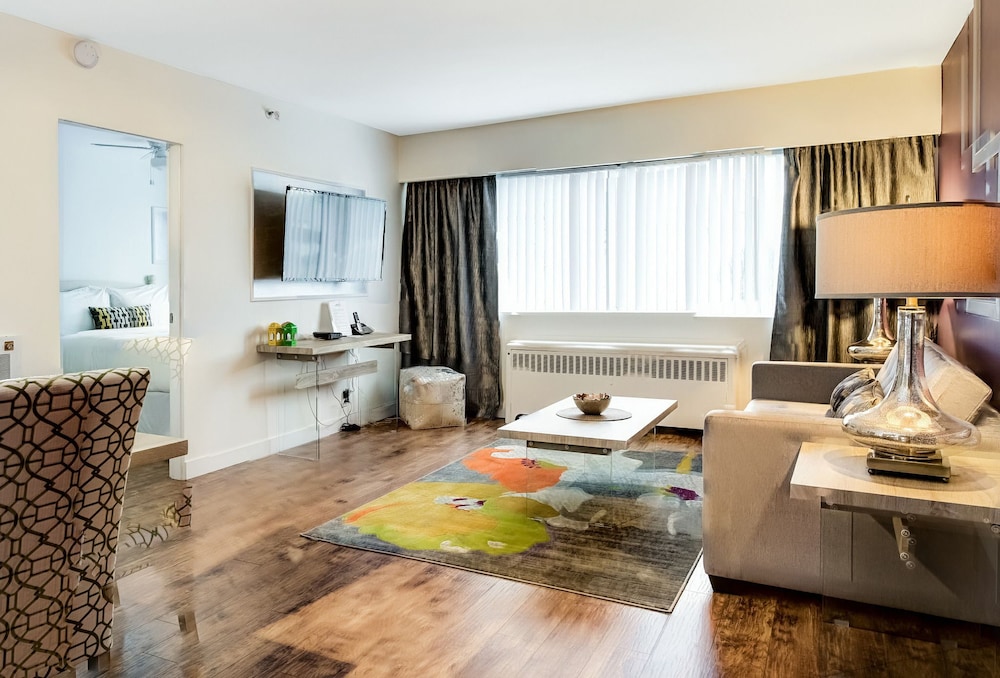 The Rosellen Suites At Stanley Park 55/74