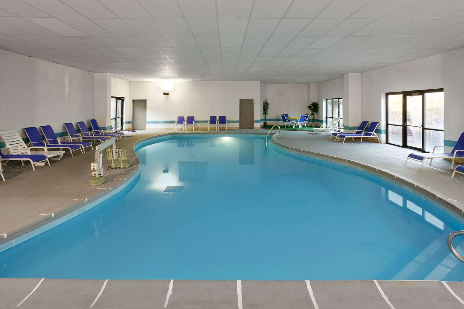 Days Inn & Suites By Wyndham Northwest Indianapolis 22/40