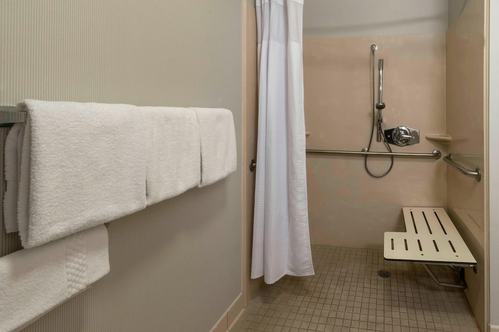 Courtyard By Marriott Lakeland 22/50
