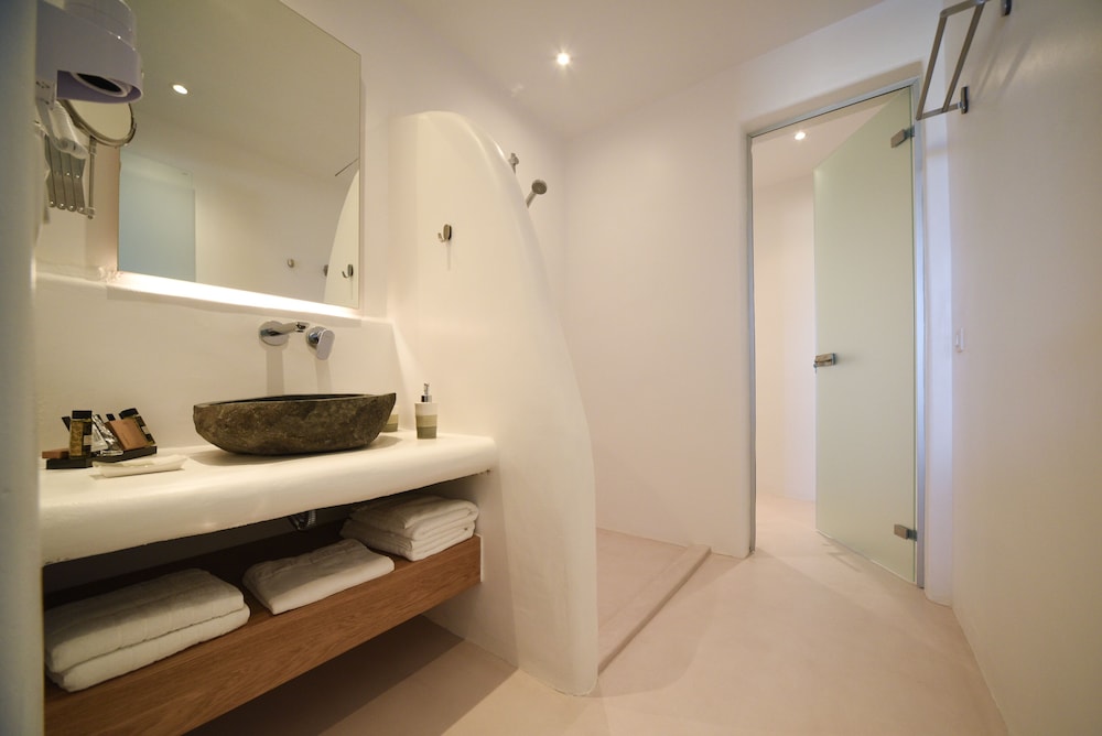 Myconian Crown Suites 50/51