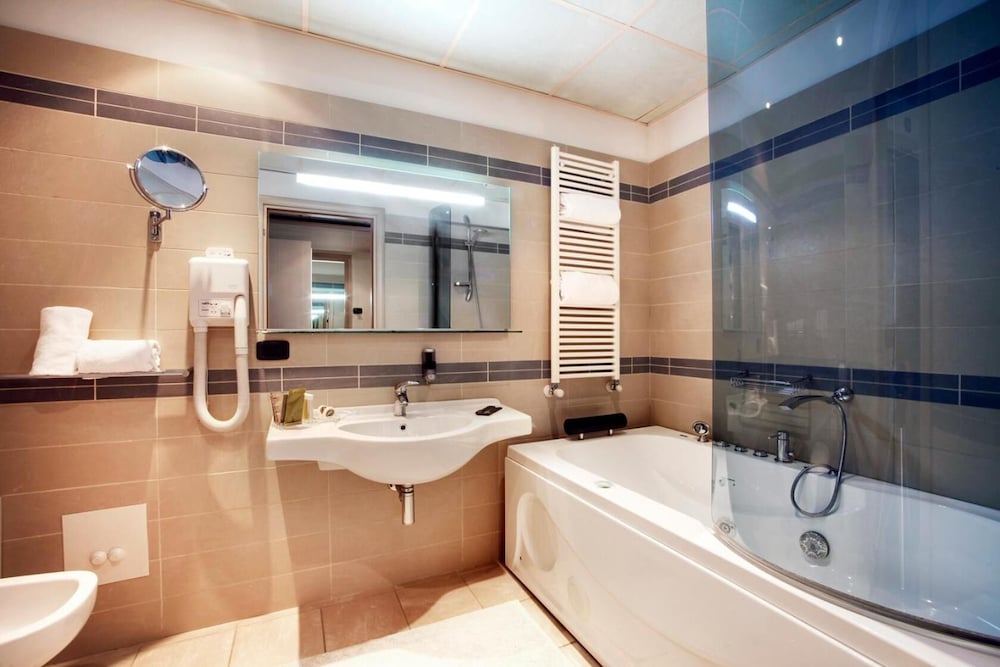 Cocca Hotel Royal Thai SPA 48/50
