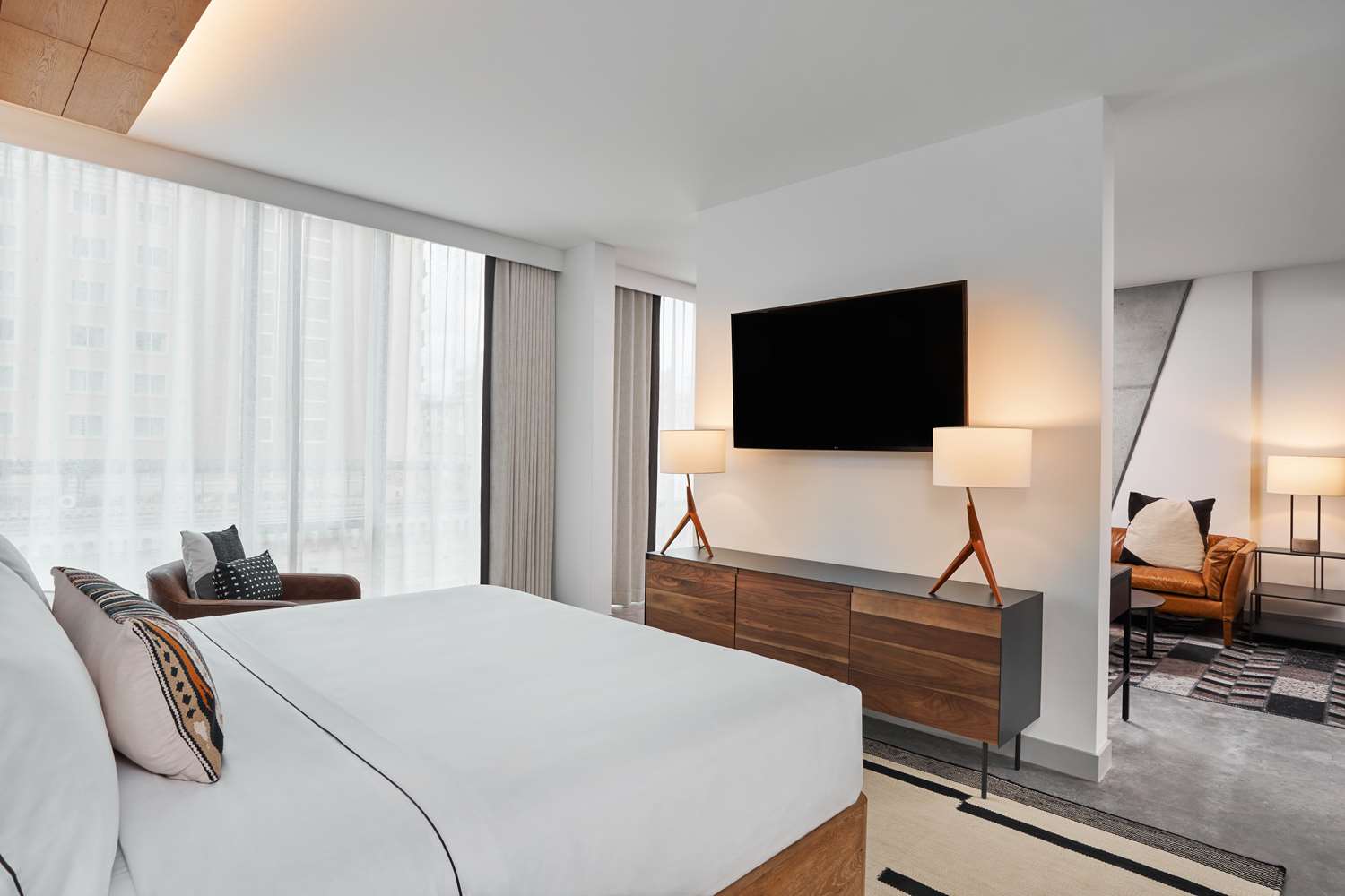 Suite, King Bed, River View