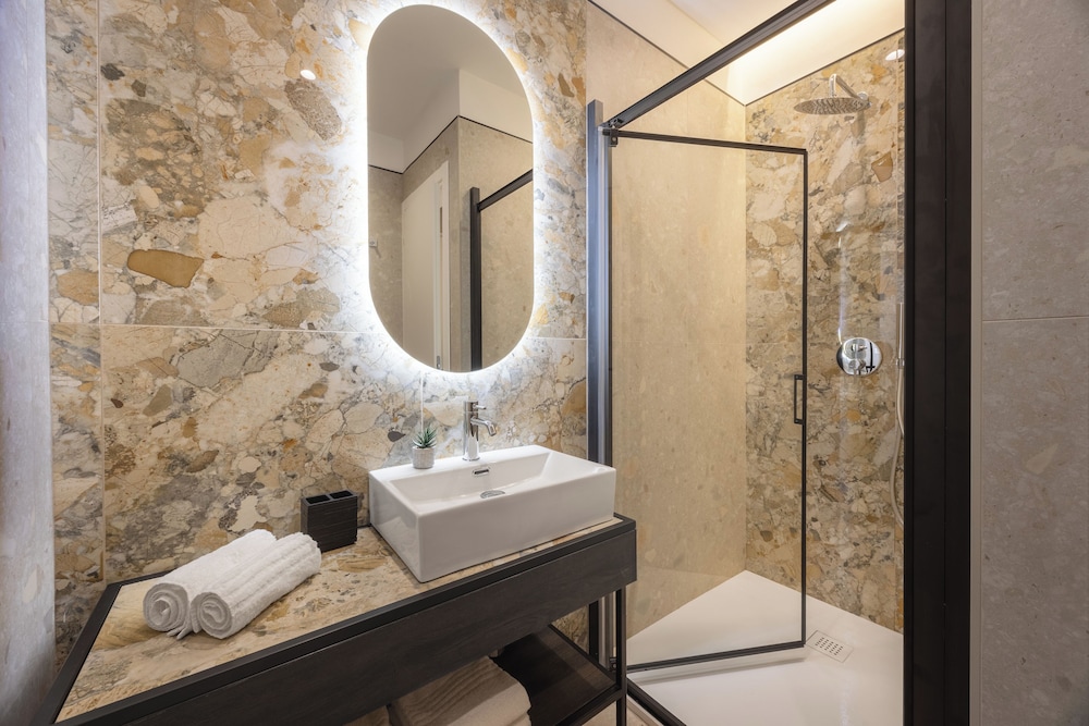 جناح بسريرين كوين بإطلالة على المدينة، Rental In Rome Pinciana Deluxe 5/5