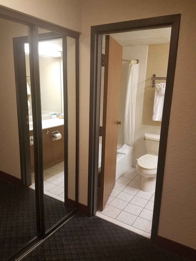Ontario Airport Inn 59/60