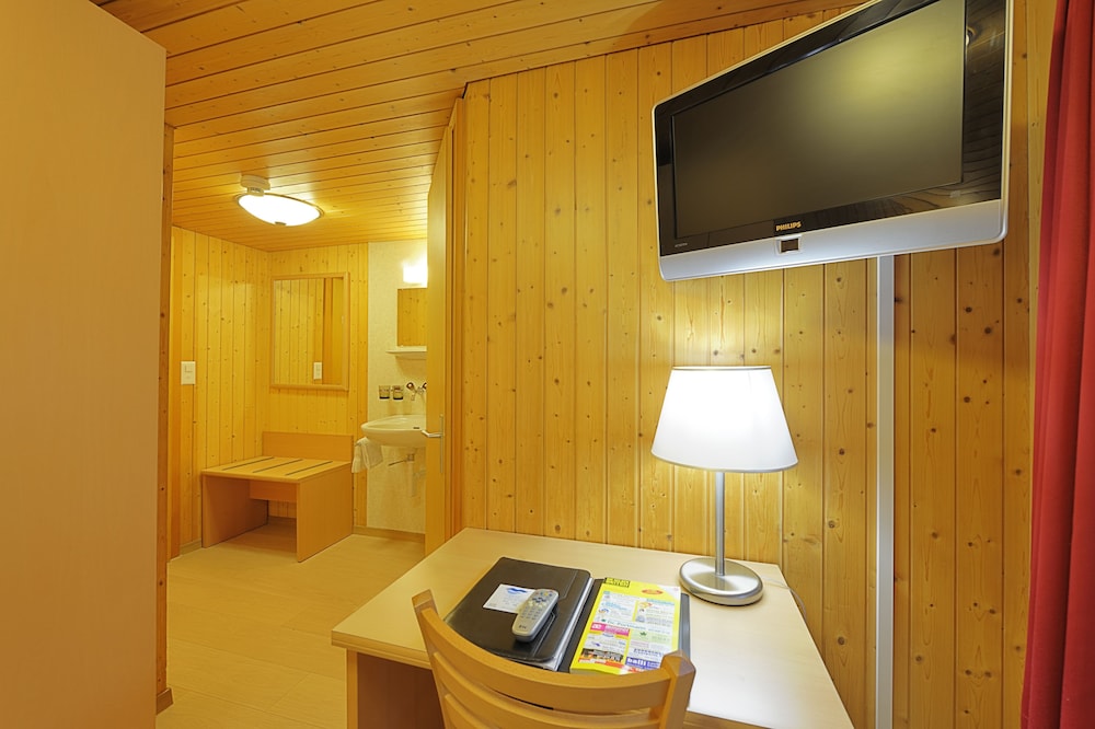 Rossli Hotel 33/64