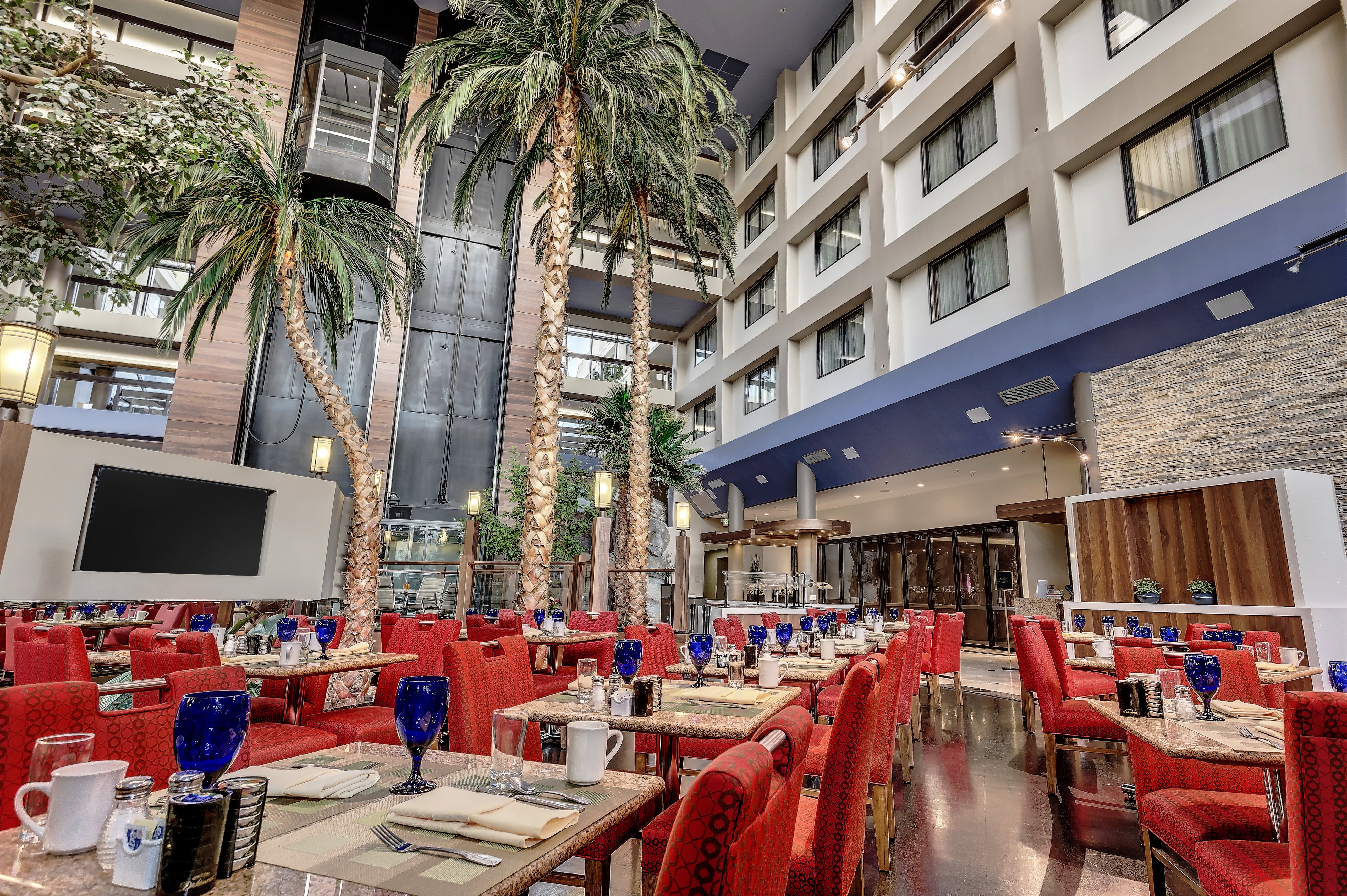 Crowne Plaza Foster City San Mateo 72/75