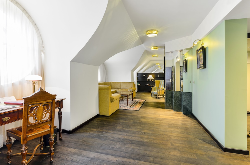 Savoy Hotel Prague 62/82