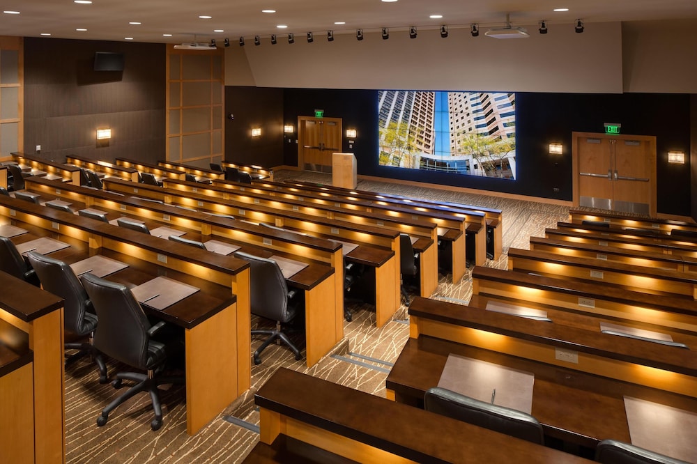 Hyatt Regency Bellevue 64/72