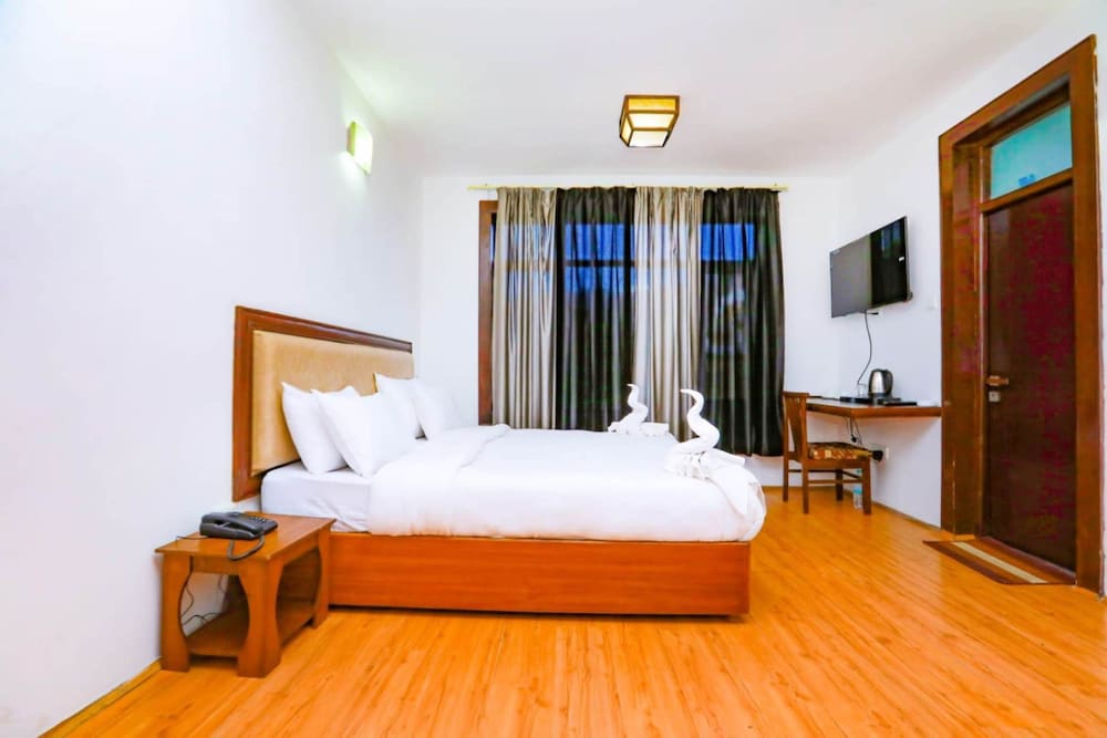 Hotel Sky Desert 6/20