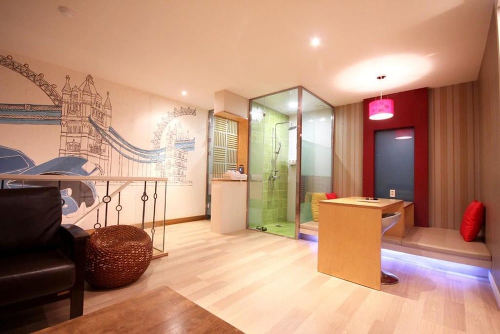 Zara Motel 36/68