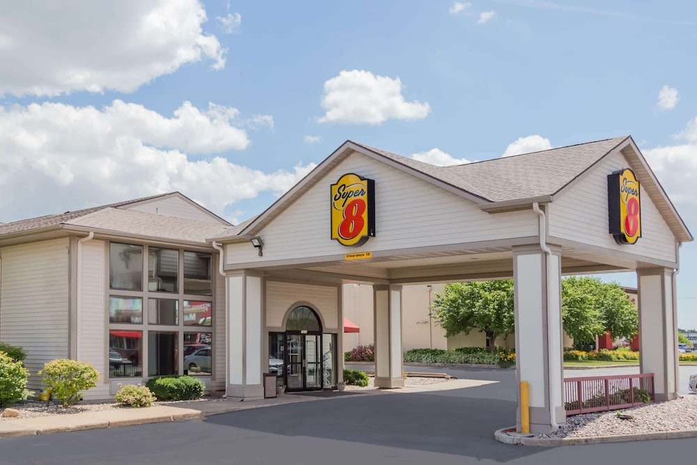 Super 8 By Wyndham Appleton 26/32