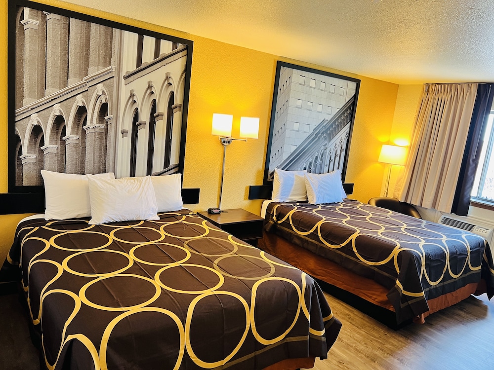 Super 8 by Wyndham Elizabethtown 26/61