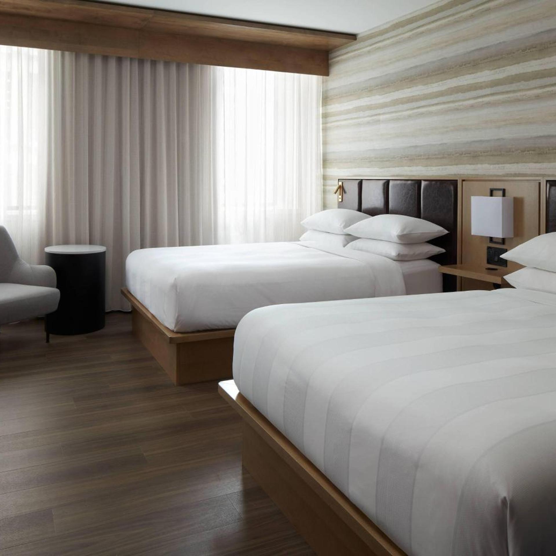 غرفة بسرير كينج وسريرين كوين، Quebec City Marriott Downtown 3/7