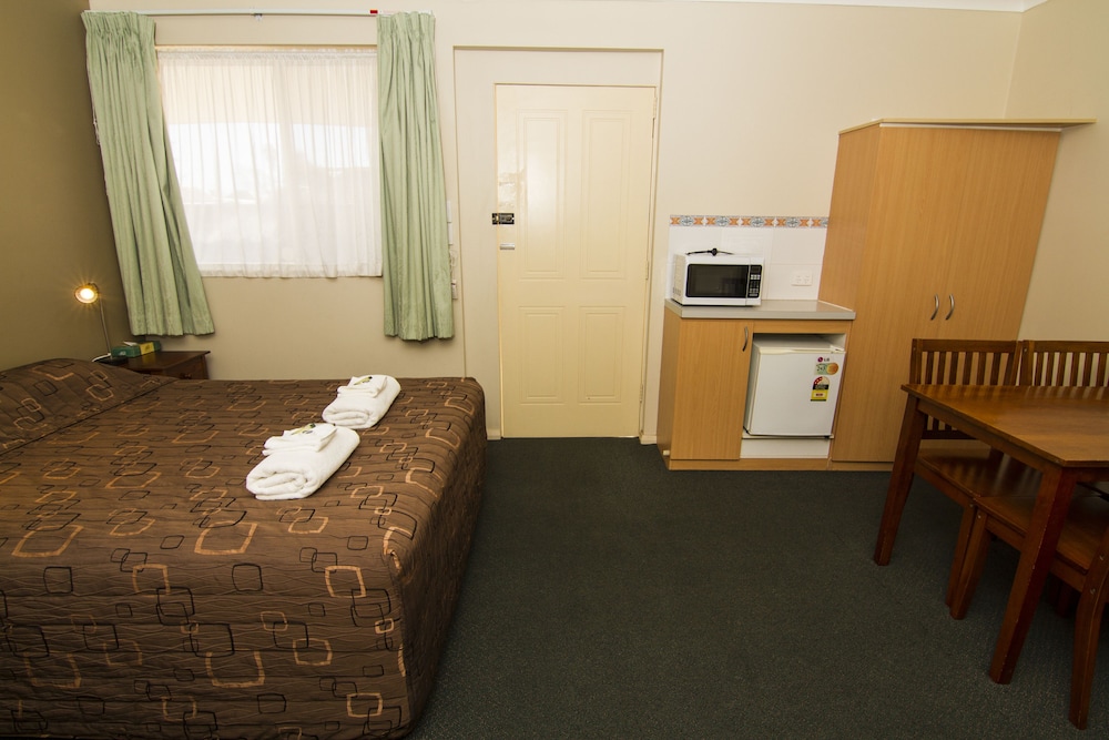 Green Gables Motel 9/29