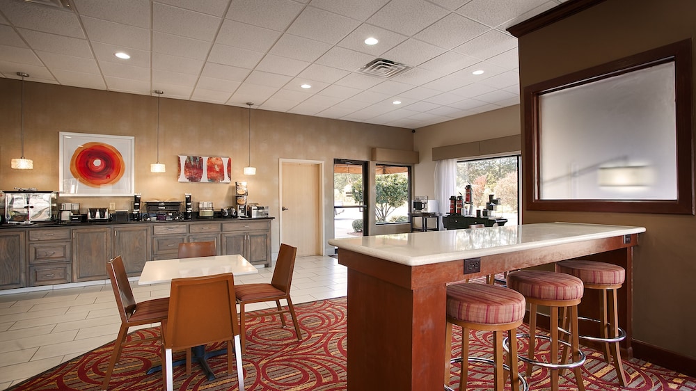 Americas Best Value Inn & Suites Bastrop 36/39