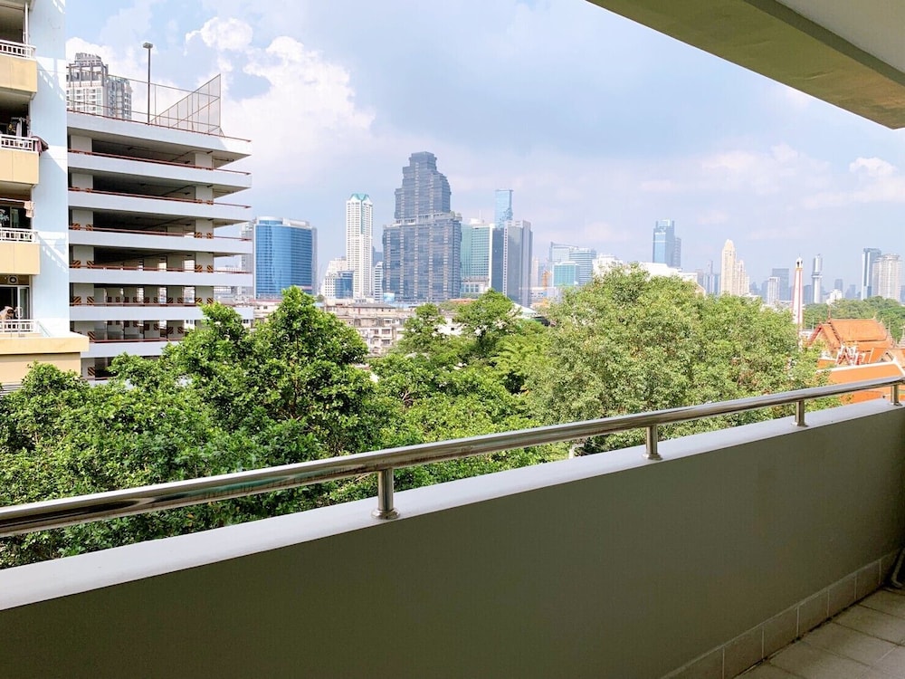 Miloft Sathorn Hotel 41/49