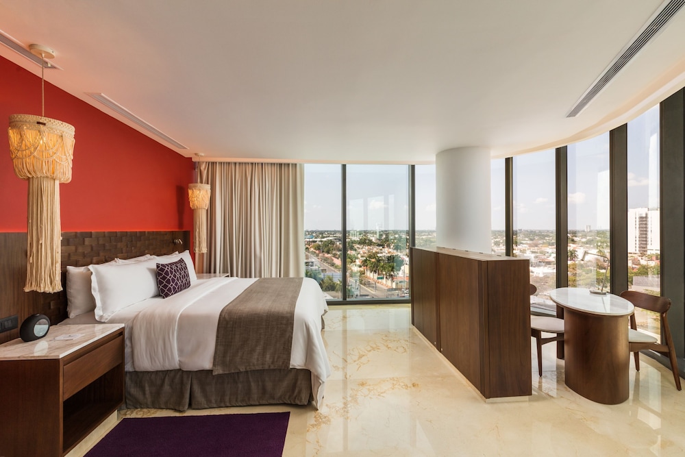 MASTER, SUITE, CITY VIEW