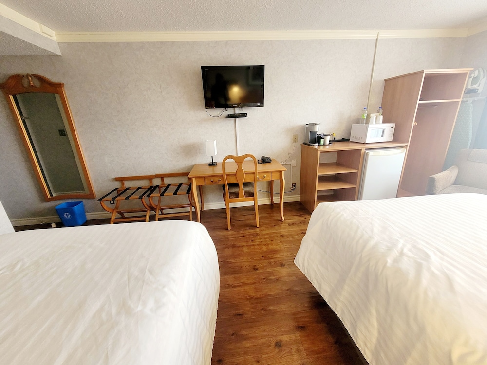 Claymore inn & Suites 16/40