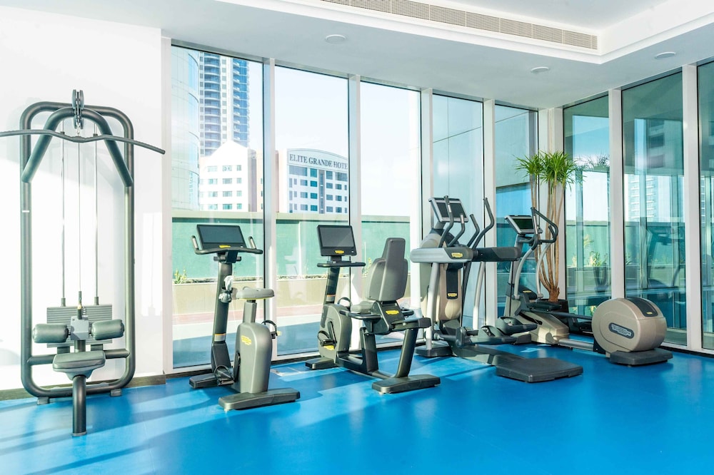 S Plaza Suites Hotel 34/70