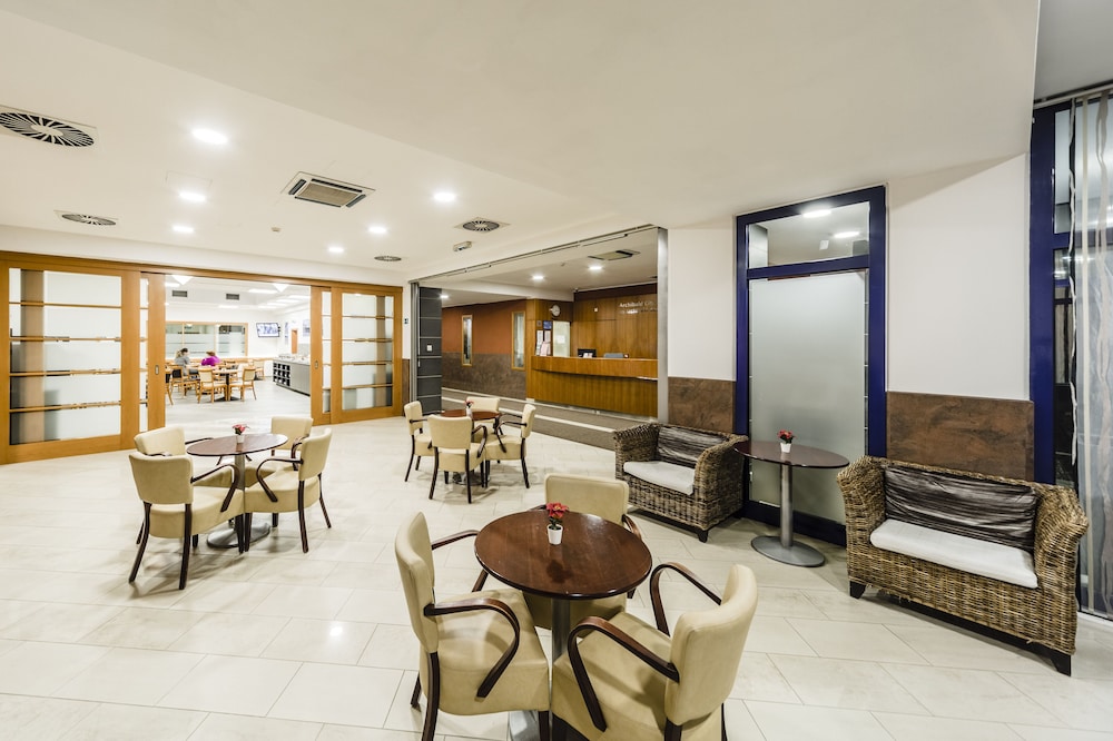 Archibald City Hotel 37/43