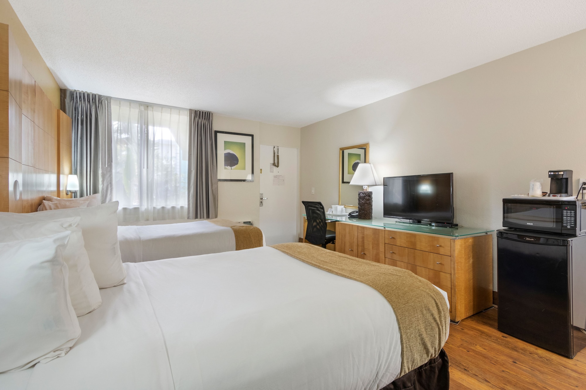 COMFORT, 2 DOUBLE BEDS