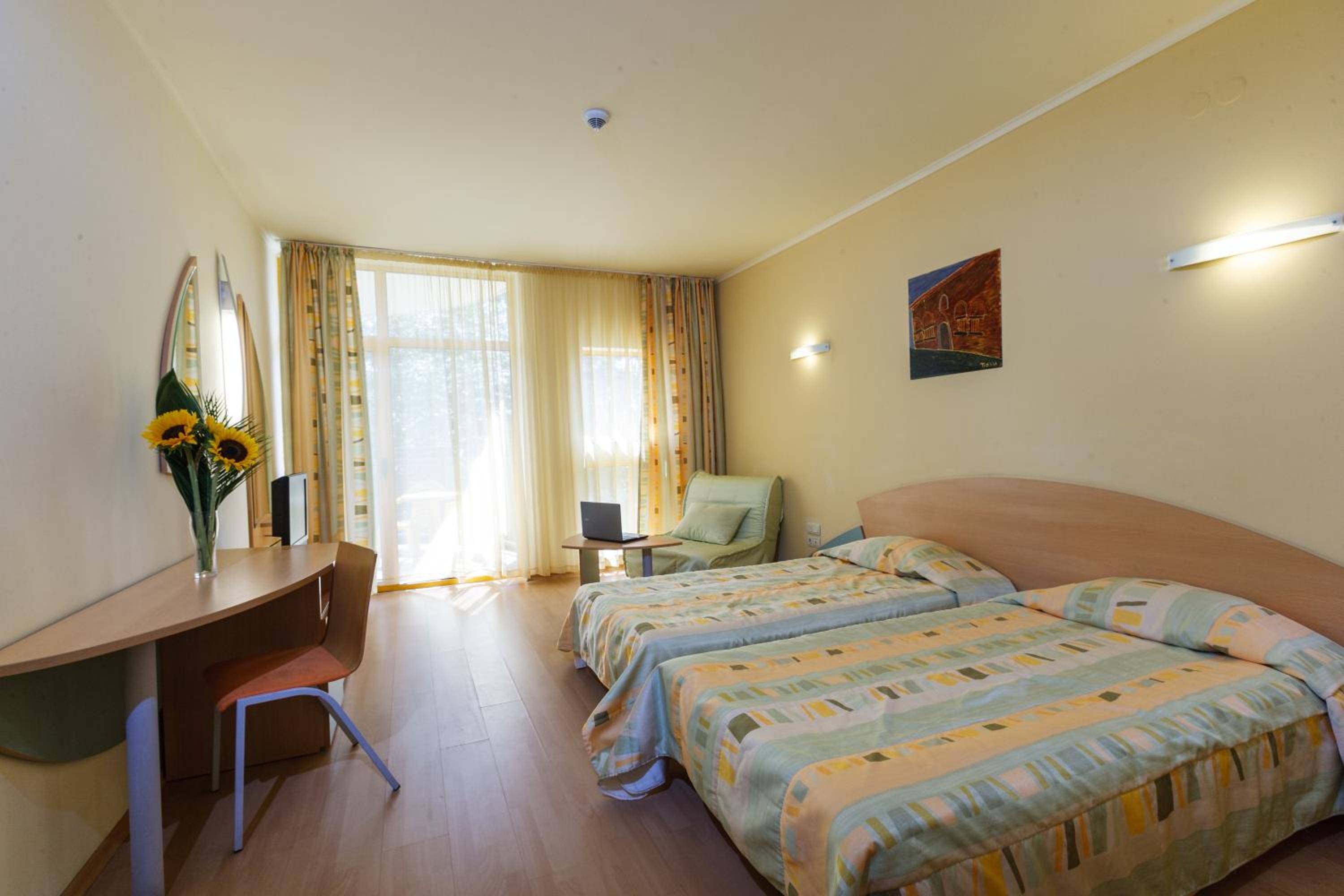 Room, Twin Beds, Balcony