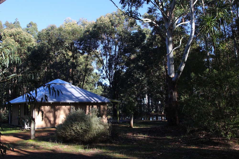 ELLENSBROOK COTTAGES 43/47