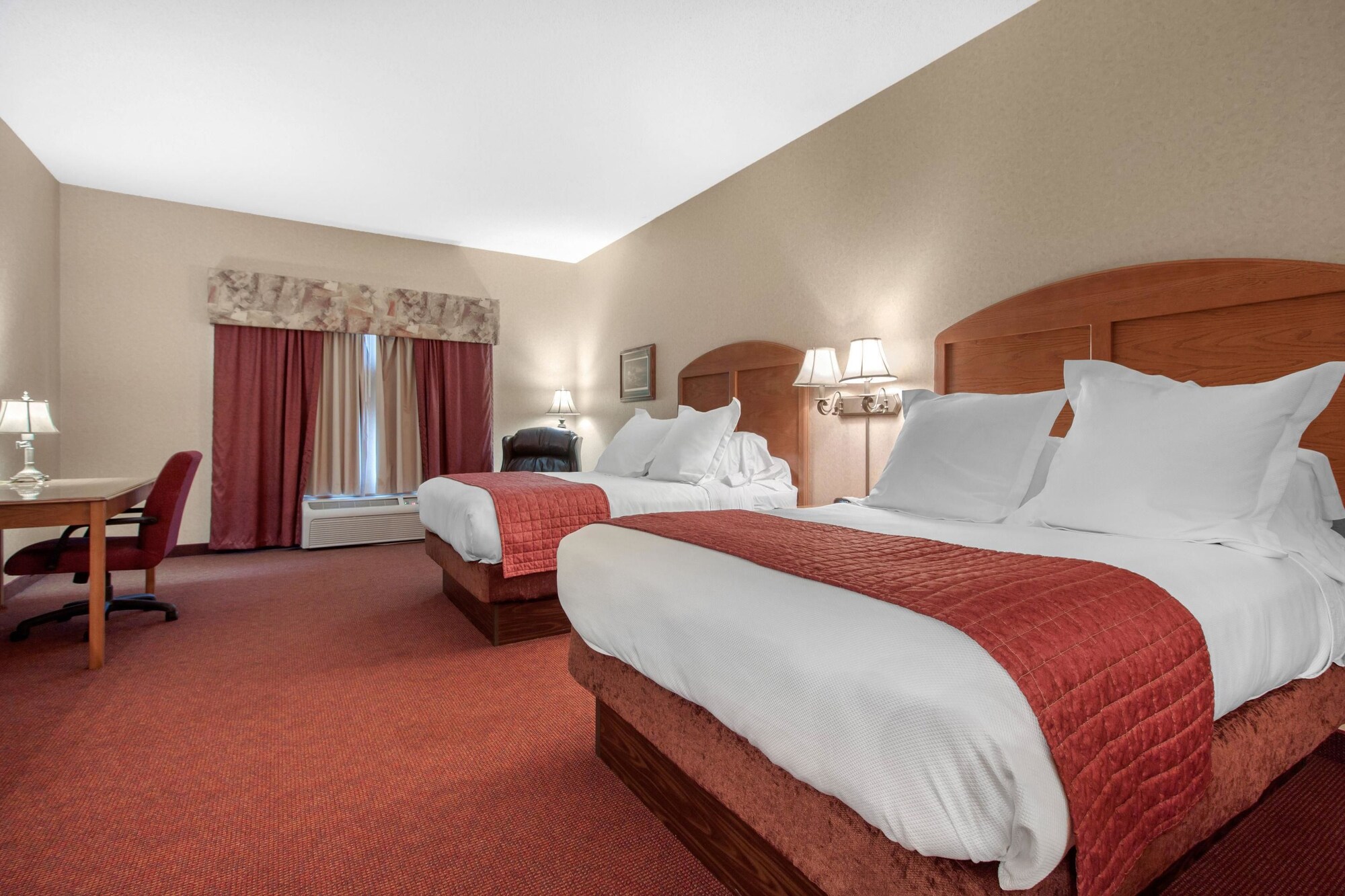 غرفة قياسية بسريرين كوين، Norfolk Lodge Suites Ascend Hotel Collection 6/10