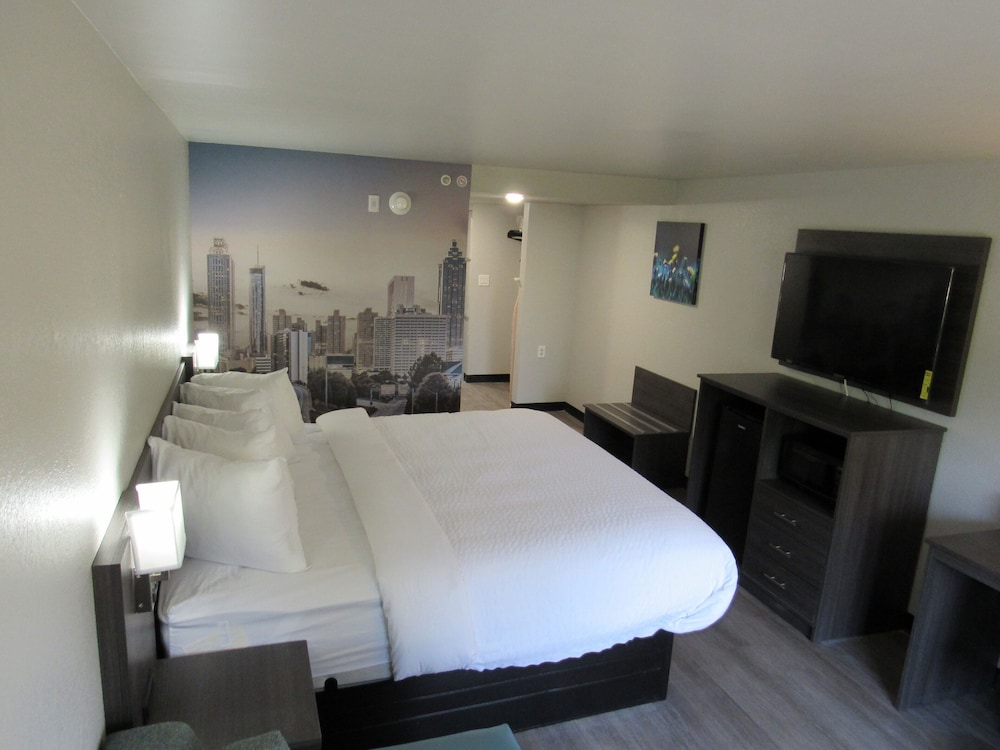 Clarion Pointe McDonough 24/43