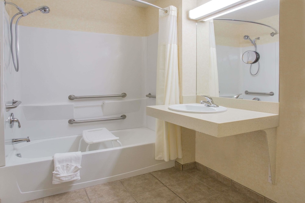 Days Inn By Wyndham Manitou Springs 10/42