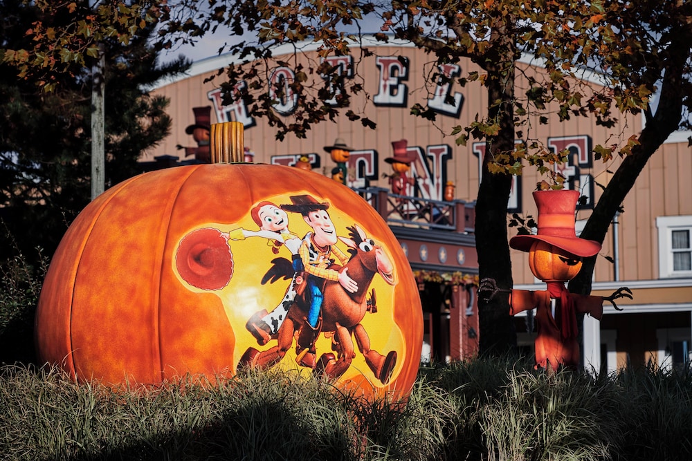 Disney S Hotel Cheyenne 37/46