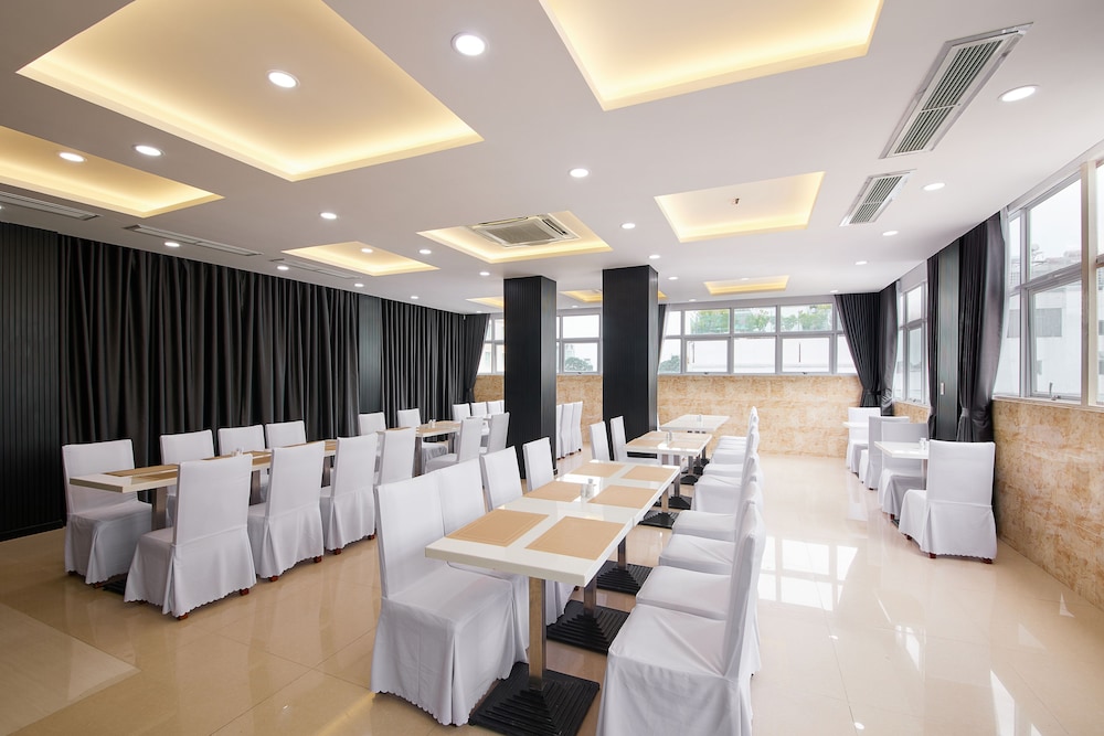 Kin Hotel Ly Tu Trong 39/49