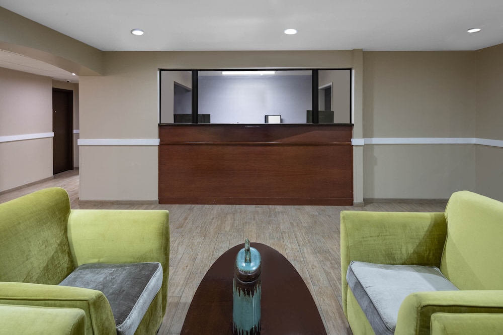 Super 8 by Wyndham Nyack NY 9/37