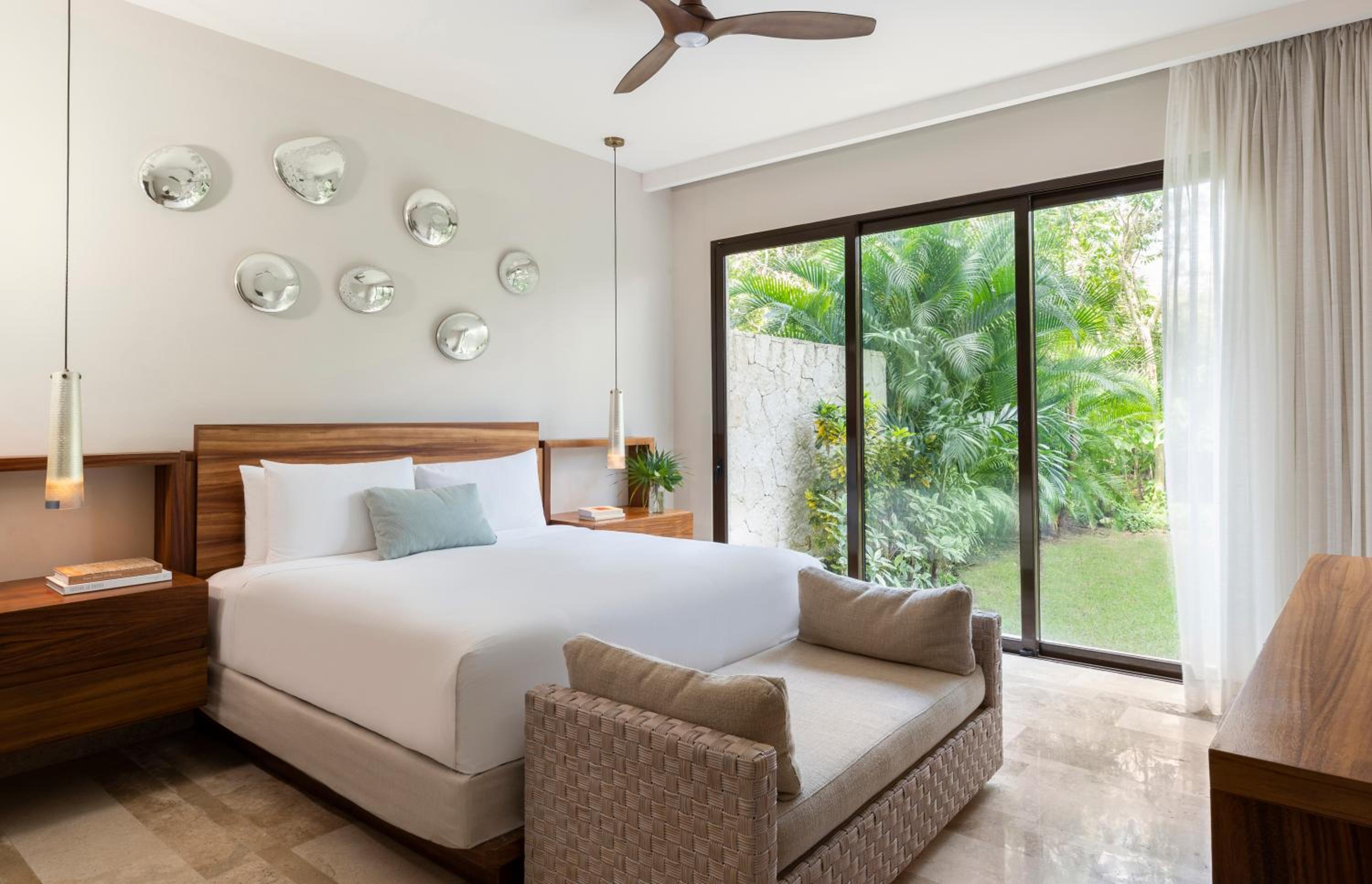 3 BEDROOMS, VILLA, PRIVATE GARDEN