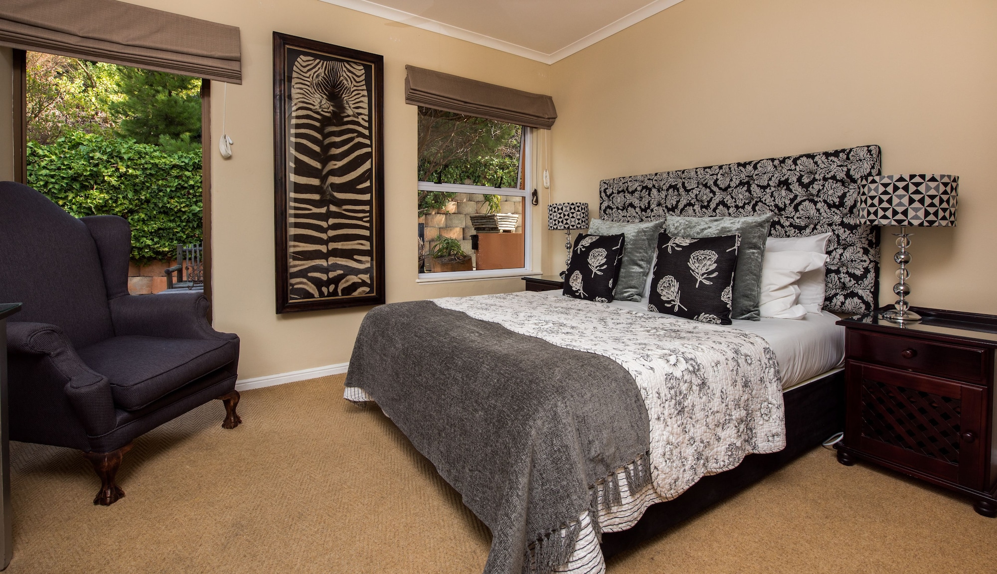 Room, Queen Bed, Mountain View