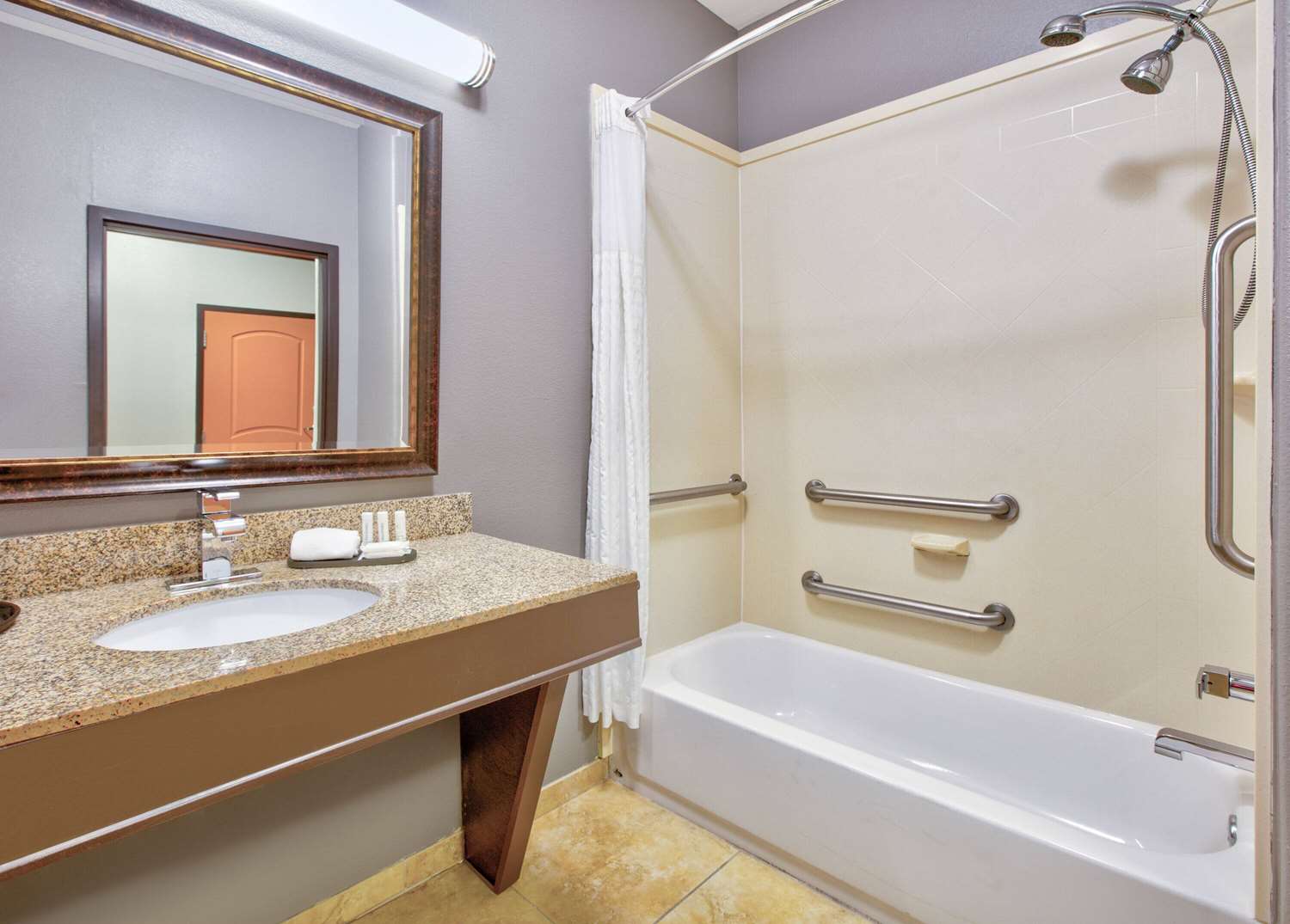 La Quinta Inn Suites Little Rock Bryant 16/18