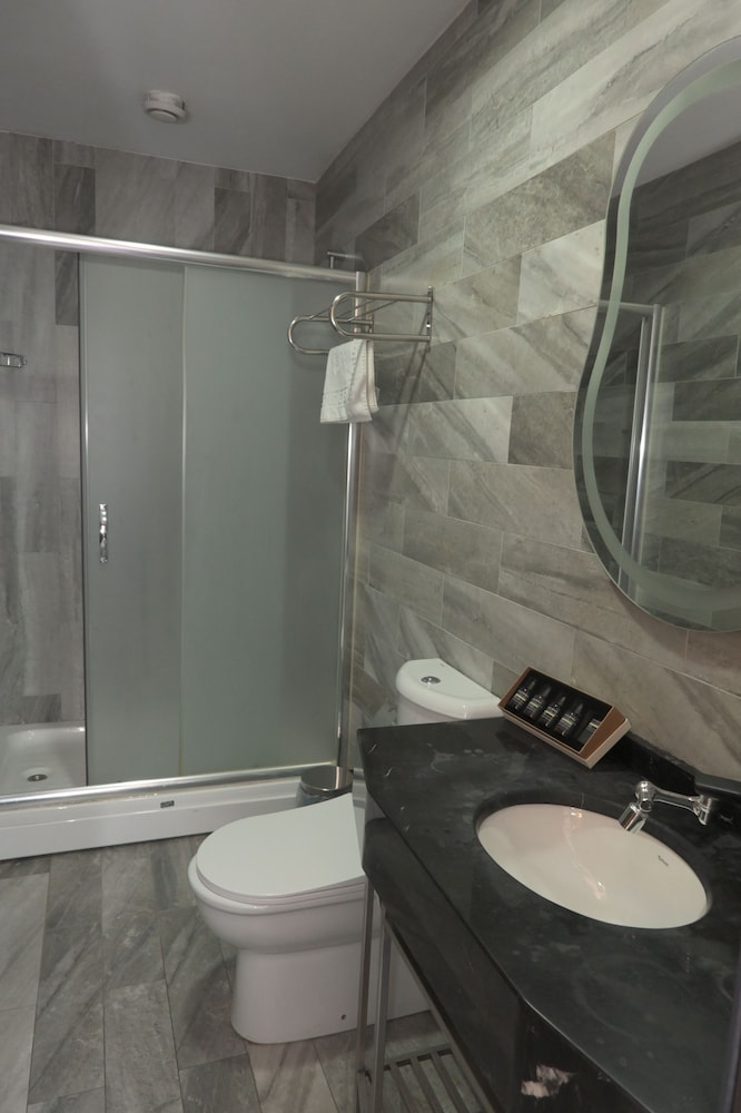 Grand Rue Hotel 34/40