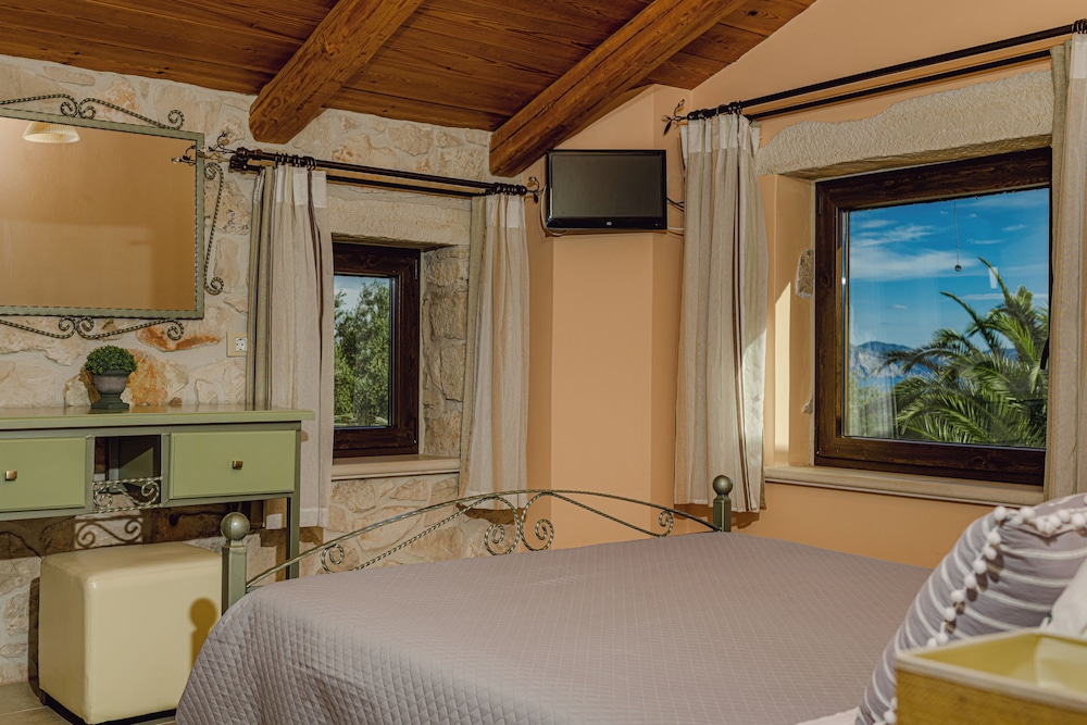 Kymaros Villas 4/36