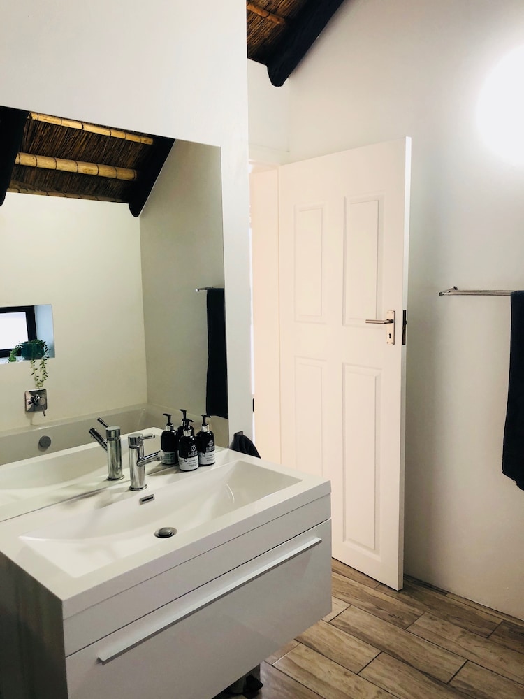 Karee Manor Guesthouse 39/40