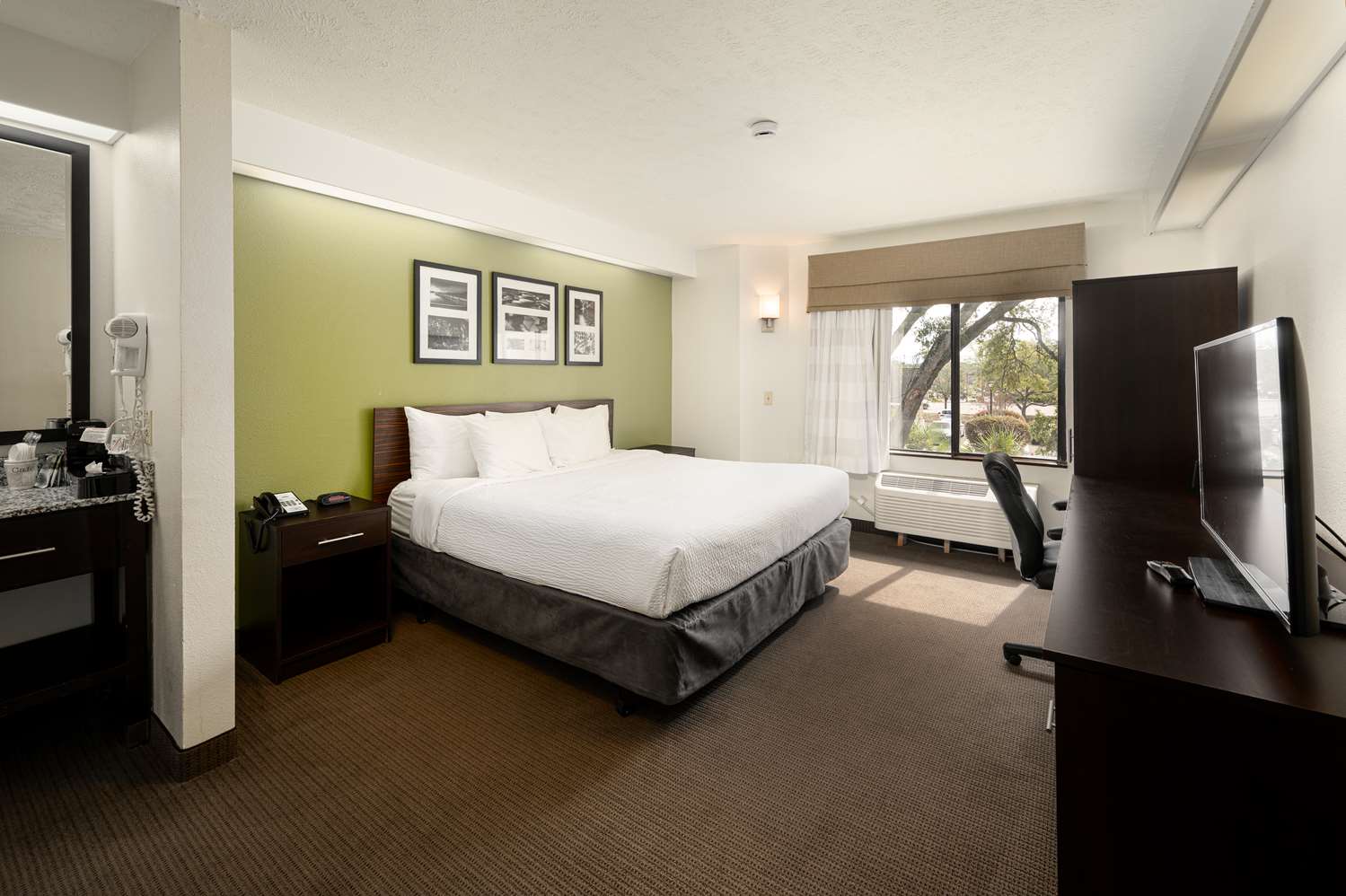 SureStay by Best Western Summerville Flowertown 10/25