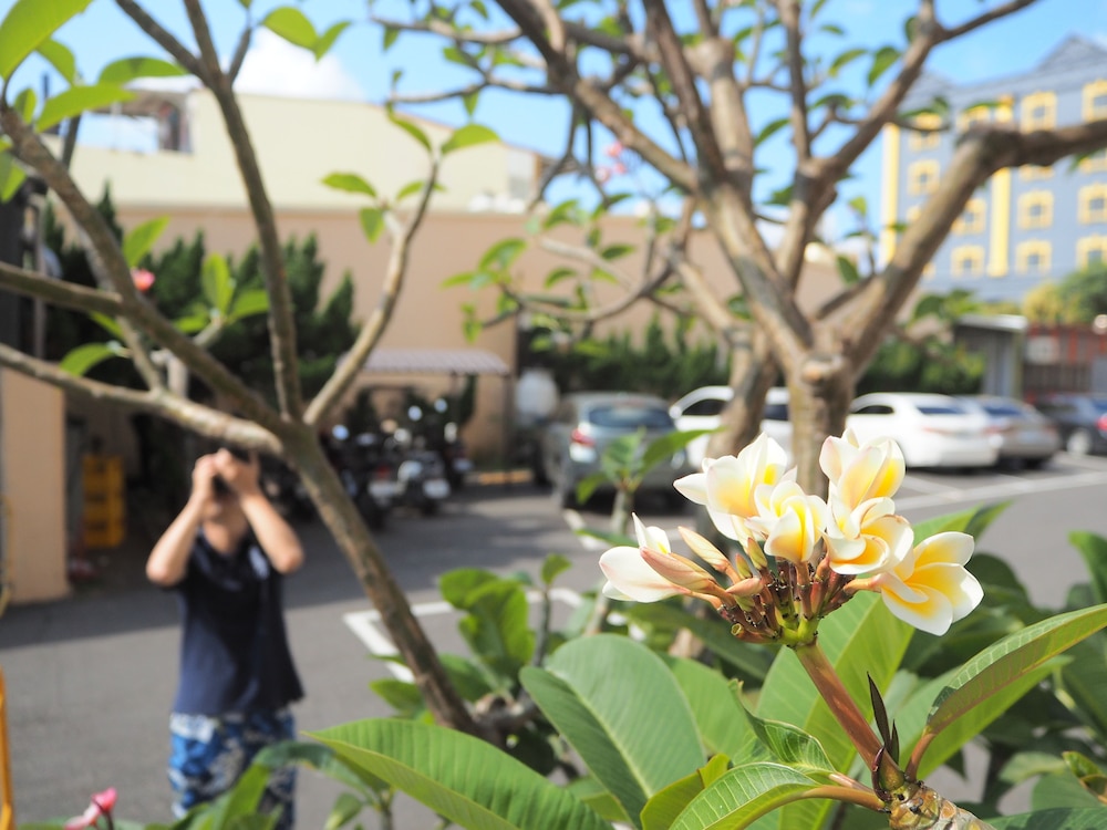 The Riverside Hotel Hengchun 58/60