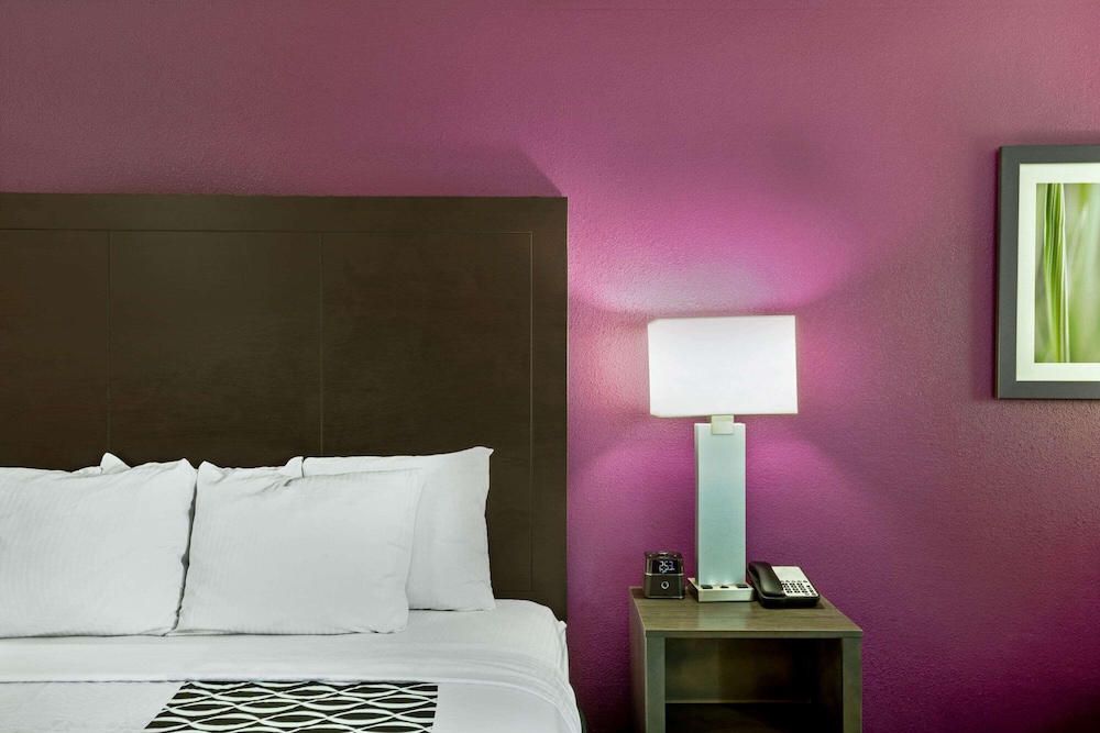 La Quinta Inn And Suites By Wyndham Columbus Ms 13/29