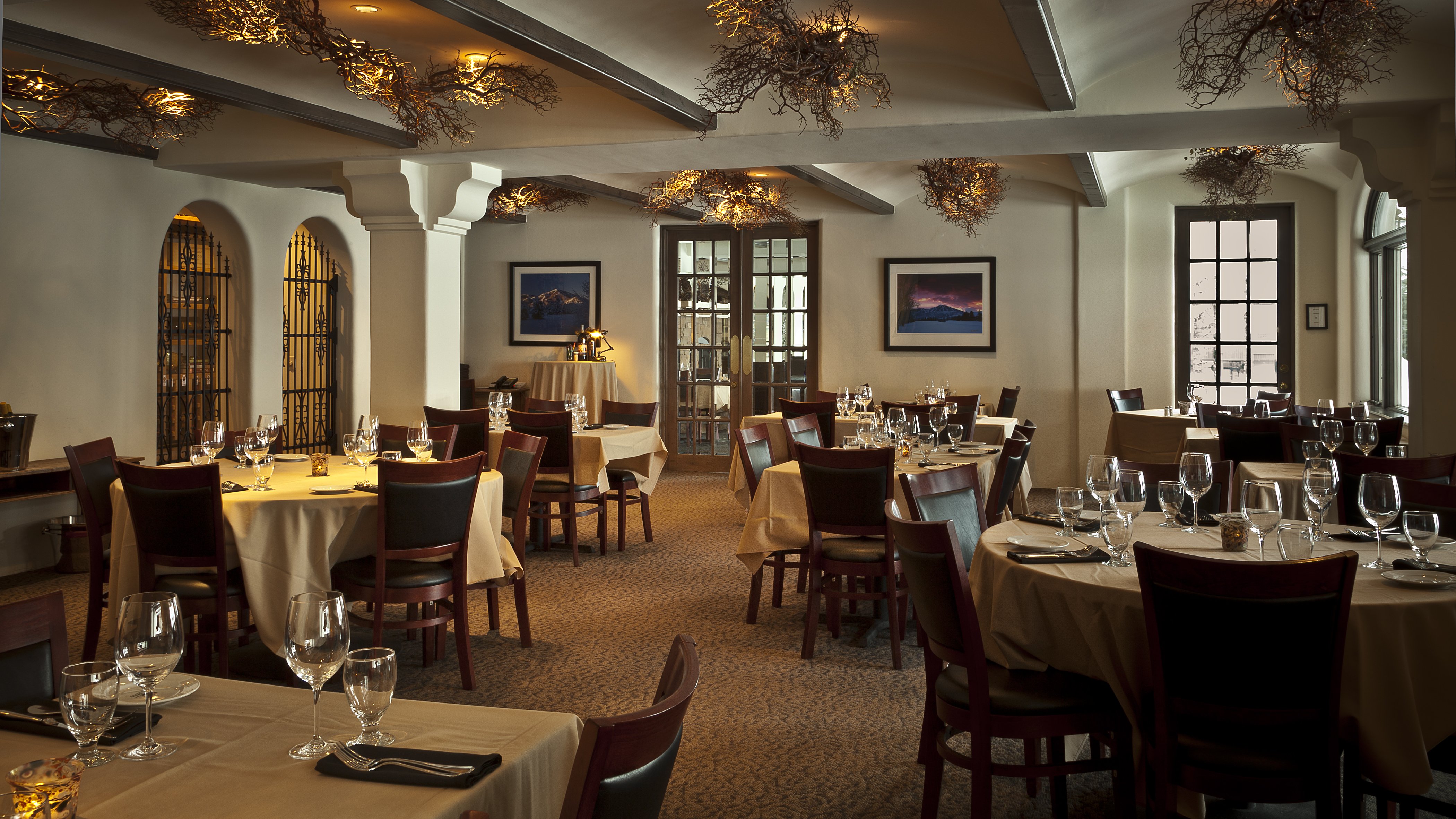 Knob Hill Inn 34/48