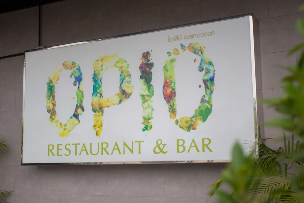 Golden Tulip Essential Pattaya 14/65