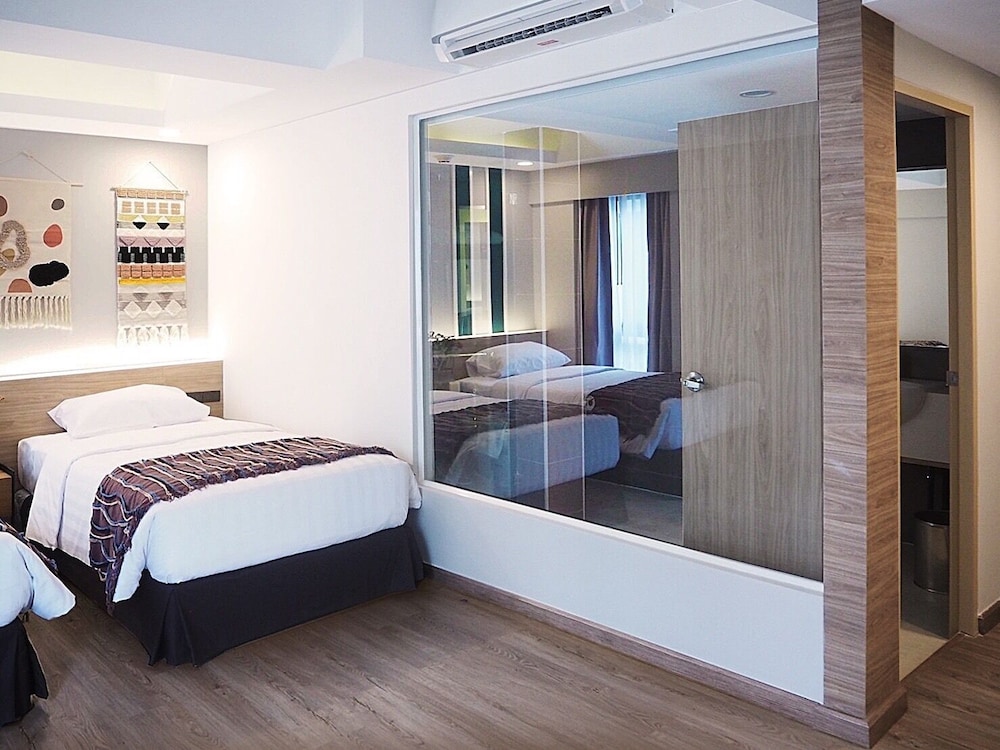 PREMIER, TWIN BEDS